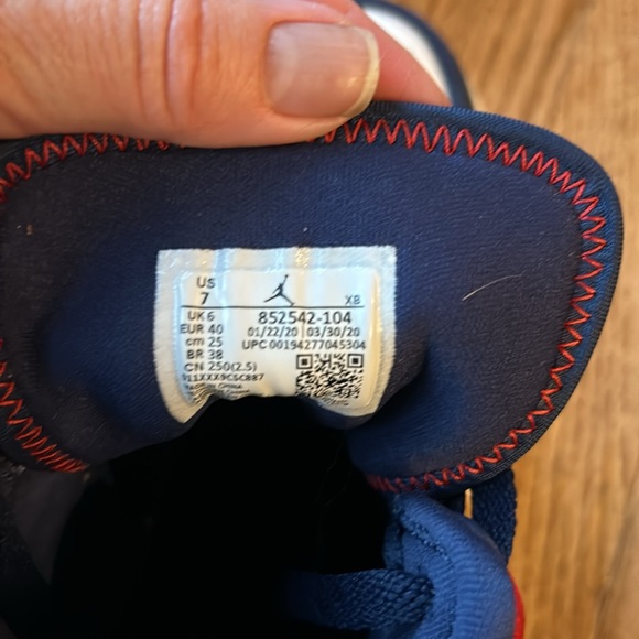 Nike Air Jordan’s size US7 men.   8.5 women - Picture 7 of 10